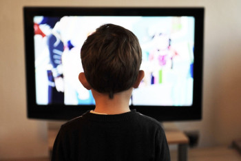 Фотография к новости: "Көк трактор", "Маша мен аю": Балаларымыз қандай тәрбие алып жатыр