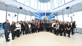 Фотография к новости: Мәулен Әшімбаев Талдау мектебінде дәріс оқыды