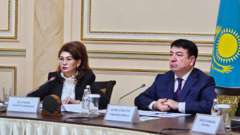 Фотография к новости: Мектеп кітапханашыларының мәртебесі, еңбекақысы көтерілуі тиіс - министр