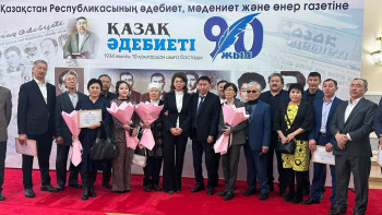 Фотография к новости: Алматыда «Қазақ әдебиеті» газетінің 90 жылдығы тойланды