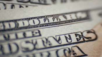 Фотография к новости: Әуежайдан 160 мың АҚШ долларын алып өтпек болған жолаушы ұсталды