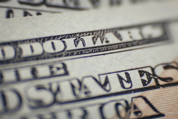 Фотография к новости: Әуежайдан 160 мың АҚШ долларын алып өтпек болған жолаушы ұсталды