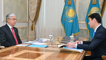 Фотография к новости: Түркістан әкімі Тоқаевқа былтырғы жетістіктері жөнінде есеп берді