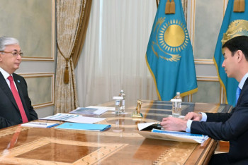 Фотография к новости: Түркістан әкімі Тоқаевқа былтырғы жетістіктері жөнінде есеп берді