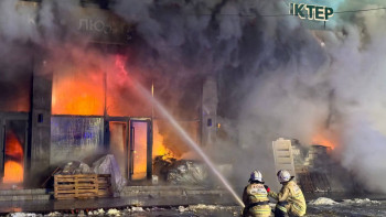 Фотография к новости: Шымкентте қоймаларымен қоса 4 құрылыс дүкені өртеніп кетті