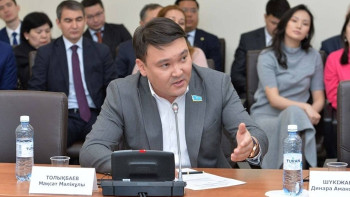 Фотография к новости: "Барып тұрған бассыздық". Депутат Үшқоңыр тауын меншіктеп алғандар туралы айтты