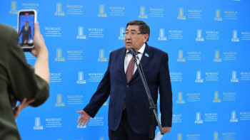 Фотография к новости: "Құда-жекжаттары өріп жүр". Бәпи Олимпиада комитетінің жұмысын сынады