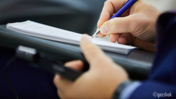 Фотография к новости: Несиелерін өтесе де, борышкерлер тізімінен шығарылмаған. Депутат тағы бір мәселенің бетін ашты