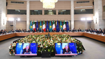 Фотография к новости: Елімізде Қытай, Оңтүстік Азия және Еуропа бағытынан тауар тасымалдауға теміржол желісі салынады