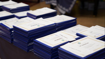 Фотография к новости: Бейсембаев республикалық кадрлық резерв үміткерлеріне сертификат табыстады