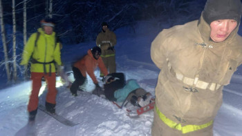 Фотография к новости: Риддерде тауда аяғын сындырып алған ресейлік турист құтқарылды