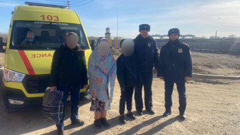 Фотография к новости: Қызылордада мұз үстіне құлаған жасөспірімдер құтқарылды