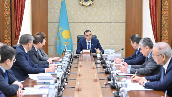 Фотография к новости: Сенаторлар палата отырысының күн тәртібін бекітті