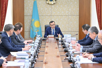 Фотография к новости: Сенаторлар палата отырысының күн тәртібін бекітті