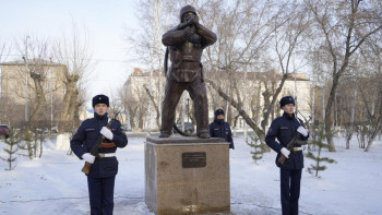 Фотография к новости: Ақмола облысында өрт сөндіруші Асқар Забикулинге ескерткіш ашылды