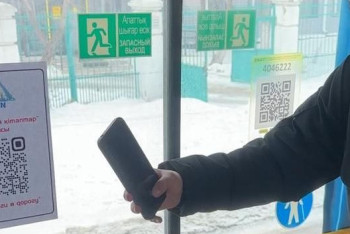 Фотография к новости: Саран қаласында автобустарда кітап оқуға арналған QR кодтар пайда болды