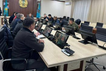 Фотография к новости: Ерболат Досаев жедел штабтың шұғыл отырысын өткізіп жатыр