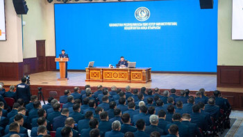 Фотография к новости: Ішкі істер министрі өңірлік басшылармен кездесті