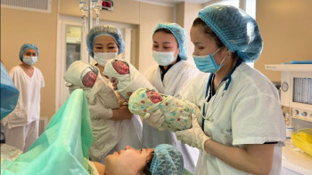 Фотография к новости: Астаналық келіншек егізден кейін үшемді дүниеге әкелді