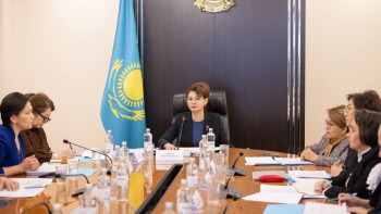 Фотография к новости: Министр Ұлттық комиссияның мүшелеріне бірқатар міндет жүктеді