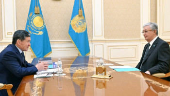 Фотография к новости: Мемлекет басшысы белгілі экономист, қоғам қайраткері Оразалы Сәбденді қабылдады