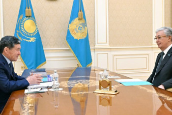 Фотография к новости: Мемлекет басшысы белгілі экономист, қоғам қайраткері Оразалы Сәбденді қабылдады