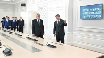 Фотография к новости: Президент Ахуалдық орталықтың жұмысымен танысты