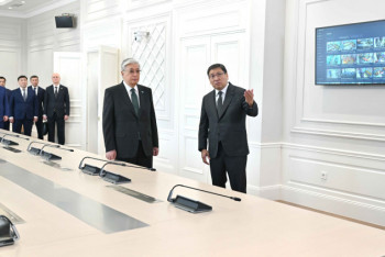 Фотография к новости: Президент Ахуалдық орталықтың жұмысымен танысты