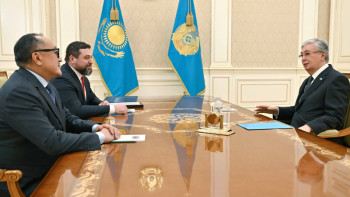 Фотография к новости: Тоқаев Kaspikz компаниясының негізін қалаушыларды құттықтады