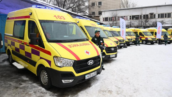 Фотография к новости: Алматыда 55 жаңа жедел жәрдем көлігінің кілттері тапсырылды