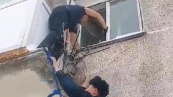 Фотография к новости: Пәтеріне қамалып қалған астаналық құтқарылды