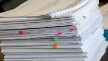 Фотография к новости: Әділет министрлігі ескертеді: Алаяқтар өздерін сот орындаушылары болып таныстырып жүр