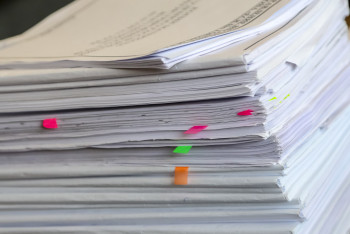 Фотография к новости: Әділет министрлігі ескертеді: Алаяқтар өздерін сот орындаушылары болып таныстырып жүр