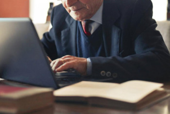 Фотография к новости: «Күміс жас» жобасы. Өткен жылы 15 мыңнан астам адам жұмысқа орналасты