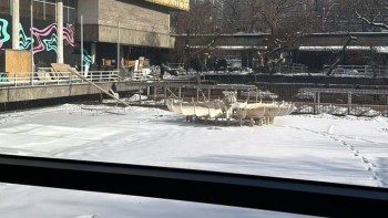 Фотография к новости: «Қазақстан» қонақ үйінің жанындағы субұрқақ бұзылып жатыр ма?