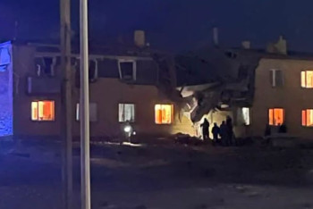 Фотография к новости: Қарағандыда газ баллоны жарылып, 6 адам үйінді астынан шығарылды