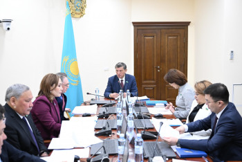 Фотография к новости: Сенаторлар балалардың қауіпсіздігі мен құқықтарын қорғау мәселесін талқылады