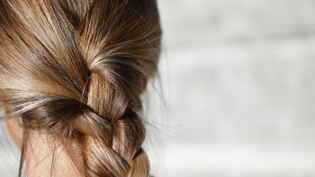 Фотография к новости: Қыс мезгілінде шашты қалай күтеміз