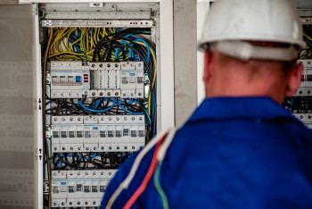 Фотография к новости: Депутат еден жуушылар мен электриктердің жалақысын көтеру ұсынды