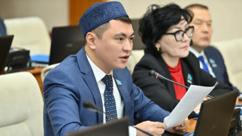 Фотография к новости: "Ауылда жұмыс жоқ". Дәулет Мұқаев ауыл балаларына ақша бөлу керегін айтты