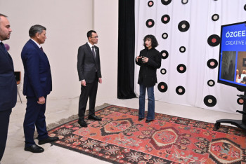 Фотография к новости: Сенат төрағасы OzgeEpic креатив хабының жұмысымен танысты