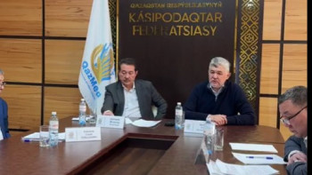 Фотография к новости: Медицина қызмеркерлерінің салалық кәсіподағы жаңа заң жобасына қарсы шықты