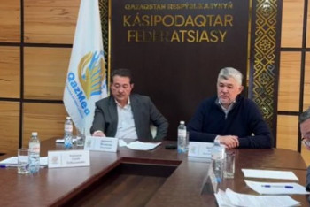 Фотография к новости: Медицина қызмеркерлерінің салалық кәсіподағы жаңа заң жобасына қарсы шықты