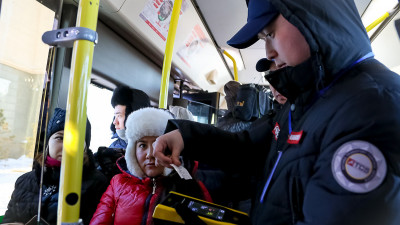 Астаналықтар енді автобустың барлық есігінен мініп-түсе алады