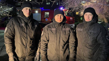 Фотография к новости: Семейде арнайы жасақ жауынгерлері өрттен үш адамды құтқарды