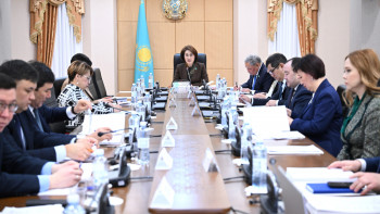 Фотография к новости: Сенатта медицина қызметкерлерін қаржылай қолдау туралы заң таныстырылды