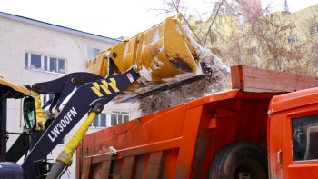 Фотография к новости: Астанадан  54 мың текше метрден аса қар шығарылды