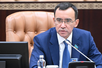 Фотография к новости: Әшімбаев: Ел экономикасының алдында айқын мақсаттар тұр