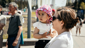 Фотография к новости: Толық емес және жалғызбасты аналарға қандай әлеуметтік көмек көрсетіледі