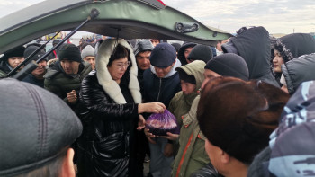 Фотография к новости: Ауыл тұрғындары жолда қалған жолаушыларға жәрдемдесті